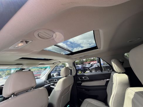 Used 2016 Ford Explorer Platinum AWD/4WD image 33