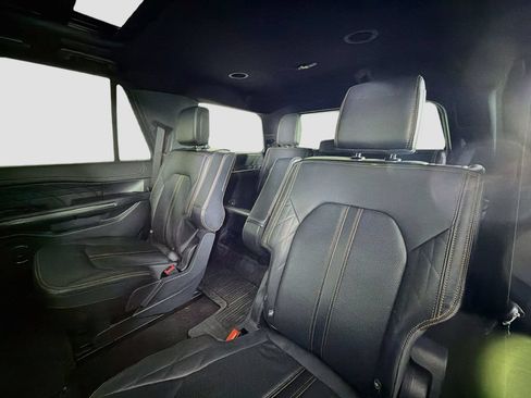 Used 2023 Ford Expedition Platinum RWD image 27