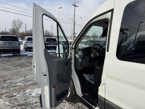 Used 2018 Ford Transit 350 XL image 10