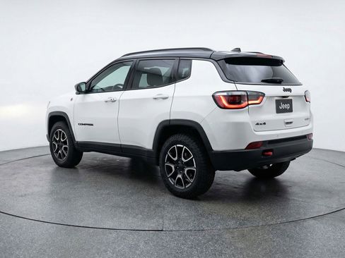Used 2025 Jeep Compass Trailhawk image 6