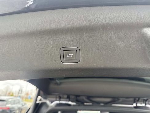 Used 2024 Chevrolet Suburban LT image 7