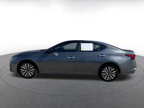 Used 2025 Nissan Altima 2.5 SV image 9