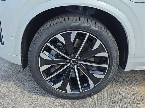 New 2026 Volvo XC90 T8 Plus w/ Protection Package Premier image 4