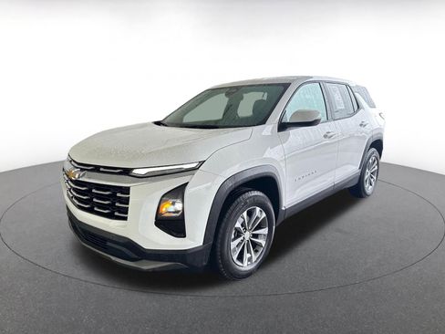 Used 2025 Chevrolet Equinox LT image 4