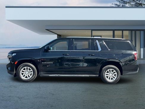 Used 2021 Chevrolet Suburban LT w/ Rear Media and Nav Package image 7