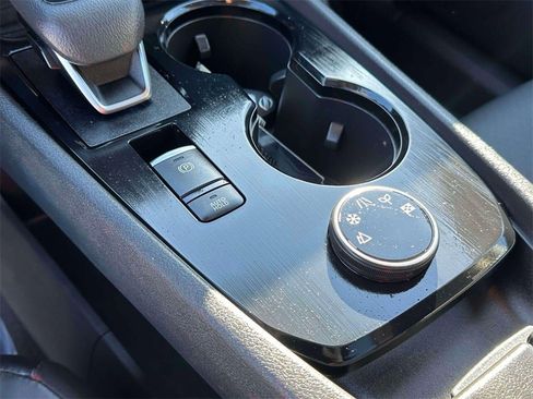 Used 2021 Nissan Rogue SV w/ Premium Package image 32