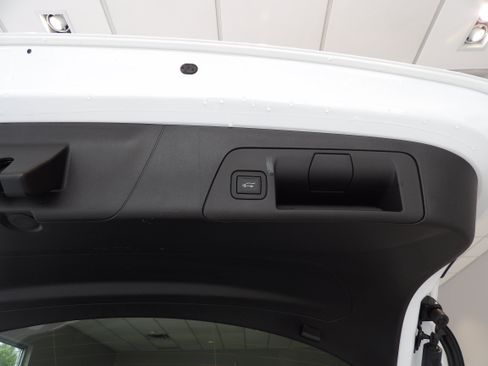Used 2023 Buick Envision Preferred AWD/4WD image 19