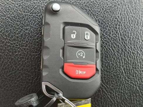 Used 2023 Jeep Gladiator Sport AWD/4WD image 28