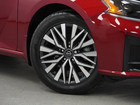 Used 2023 Nissan Altima 2.5 SV w/ SV Premium Package image 4