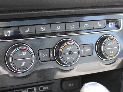 Used 2018 Volkswagen Tiguan SE AWD/4WD image 19