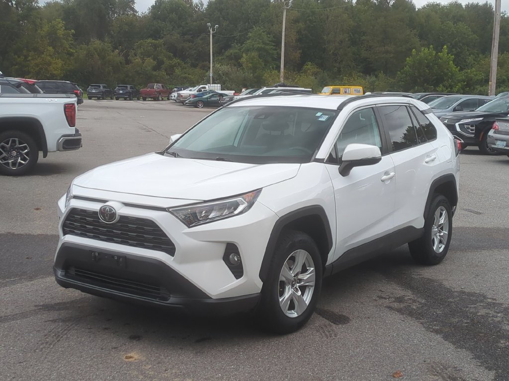 Used 2020 Toyota RAV4 XLE FWD image 1