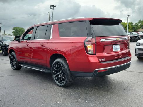 Used 2024 Chevrolet Suburban LT w/ Luxury Package AWD/4WD image 6