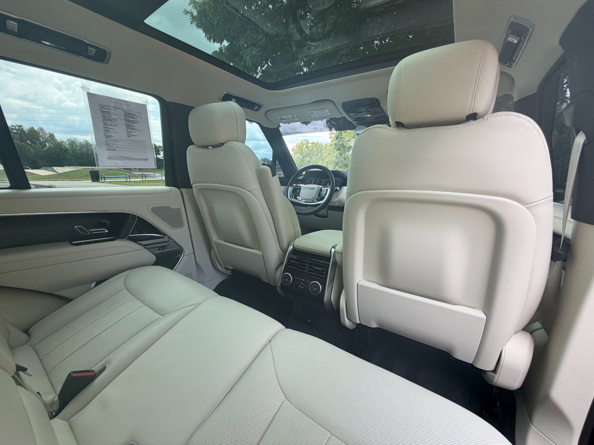 Used 2025 Land Rover Range Rover SE AWD/4WD image 29