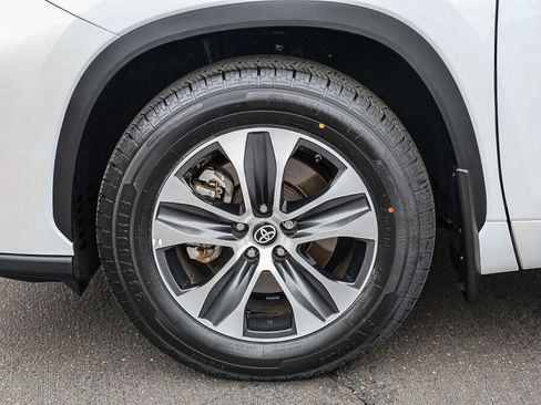 Used 2023 Toyota Highlander XLE FWD image 34