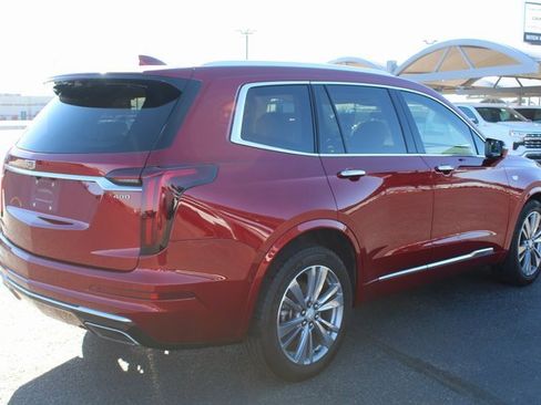 Used 2023 Cadillac XT6 Premium Luxury w/ Technology Package image 3