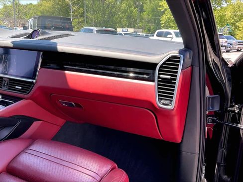 Used 2020 Porsche Cayenne AWD/4WD image 18