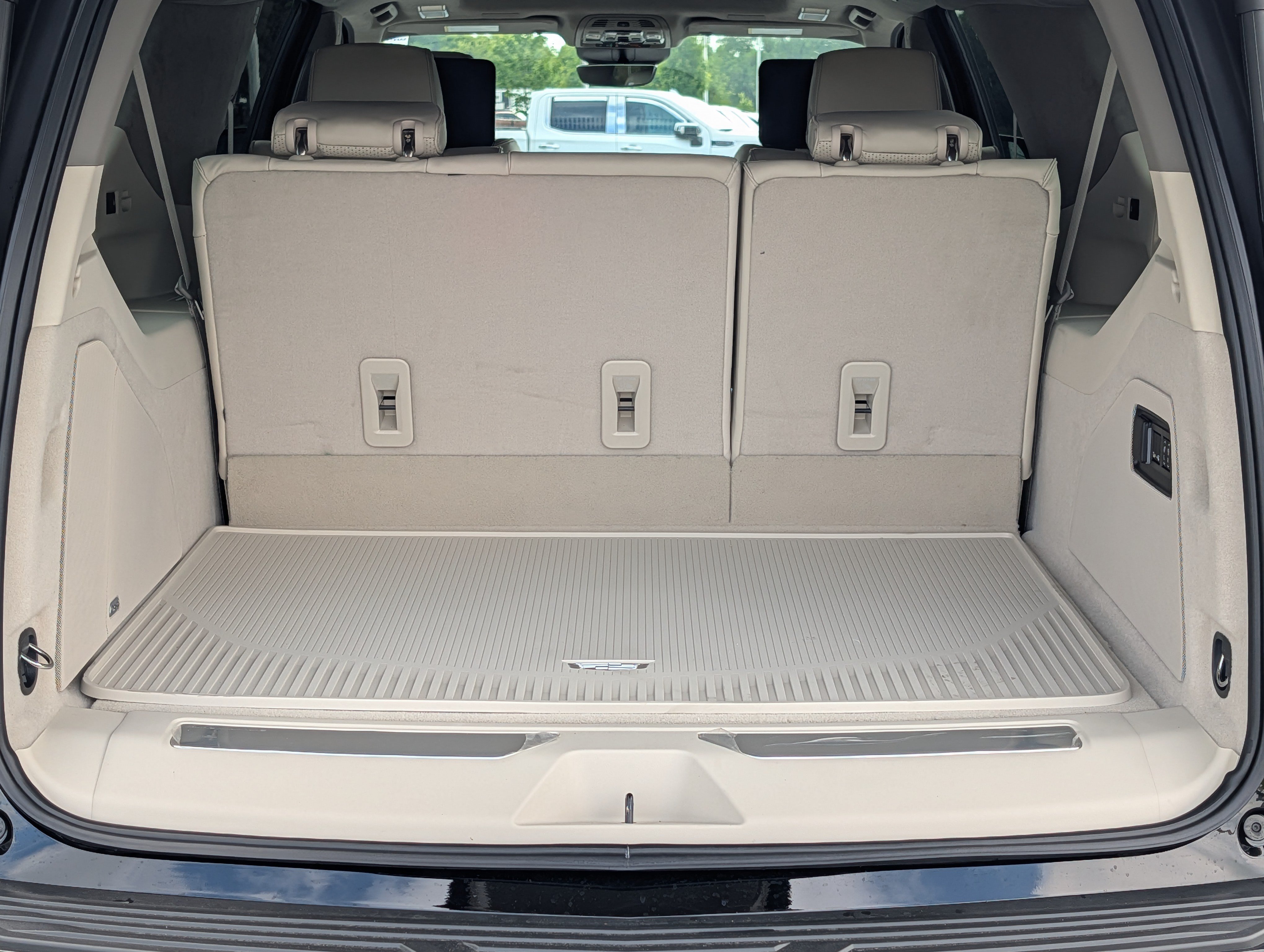 Used 2026 Cadillac Escalade ESV Platinum Luxury w/ LPO, Radiant Package AWD/4WD image 10
