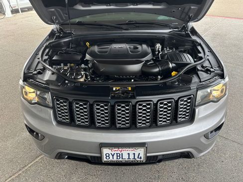 Used 2021 Jeep Grand Cherokee Laredo X image 28