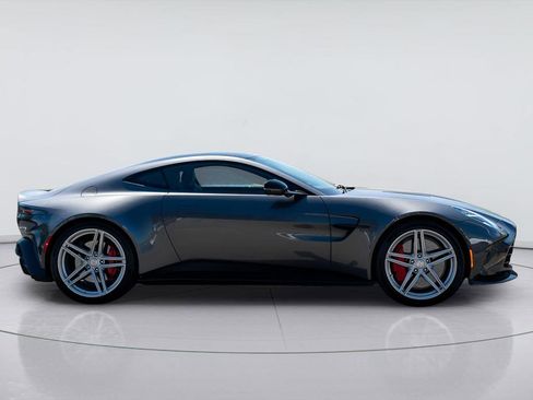 Used 2025 Aston Martin V8 Vantage Coupe RWD image 4