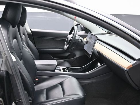 Used 2019 Tesla Model 3 Standard Range Plus image 38