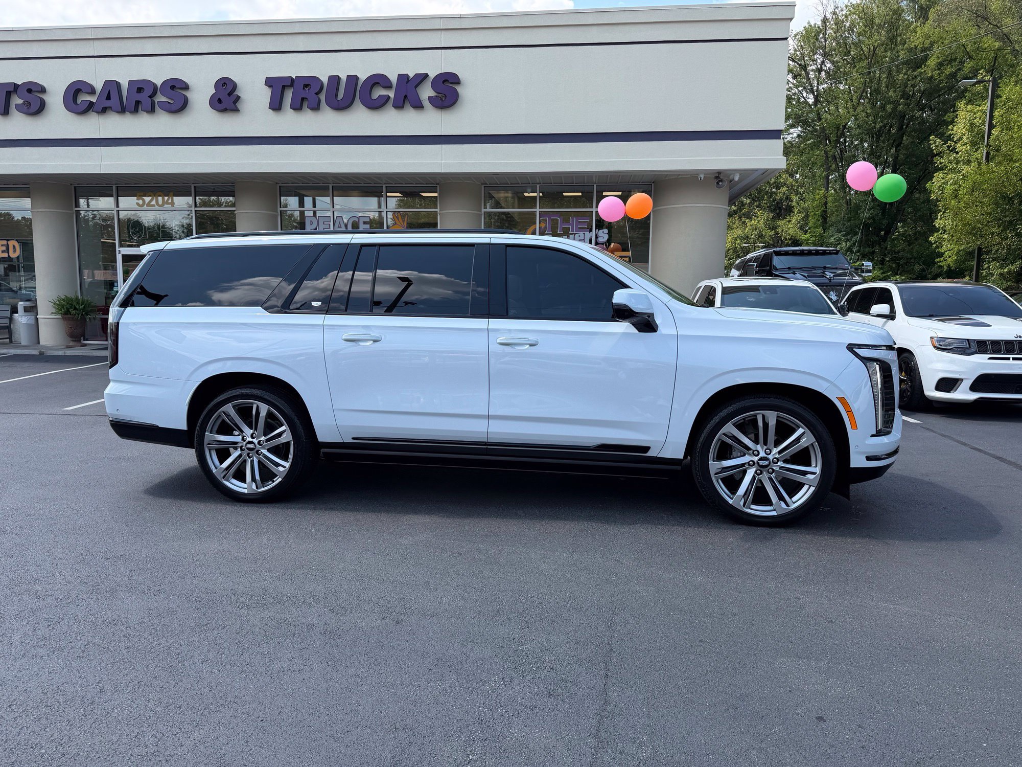 Used 2026 Cadillac Escalade ESV Platinum Sport w/ LPO, ONYX Package AWD/4WD image 7