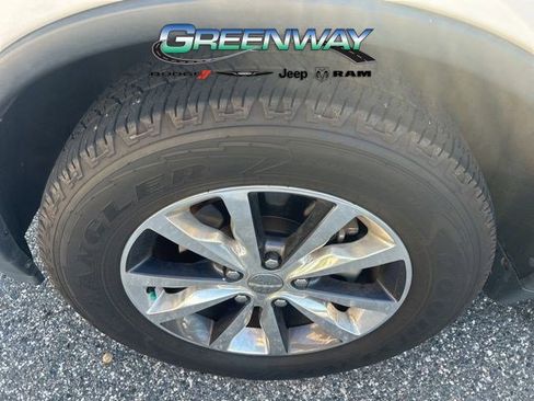 Used 2016 Dodge Durango Limited w/ Nav & Power Liftgate Group image 2