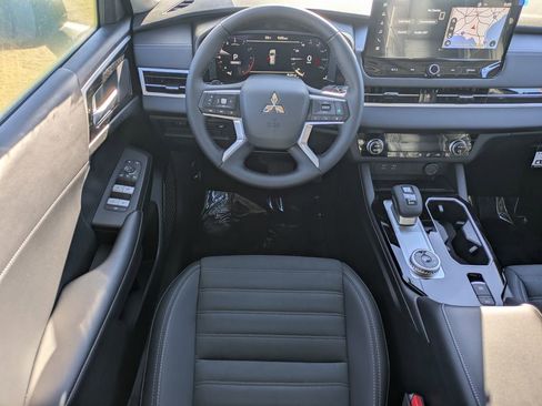 New 2026 Mitsubishi Outlander SE FWD image 14