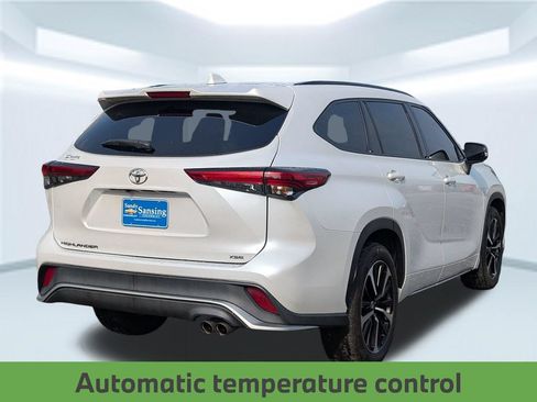Used 2022 Toyota Highlander XSE FWD image 6