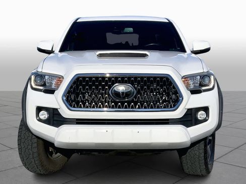Used 2019 Toyota Tacoma TRD Sport image 3
