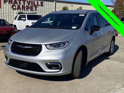 New 2026 Chrysler Pacifica Select image 3