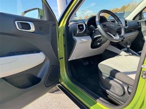 Used 2024 Hyundai Venue SEL image 12