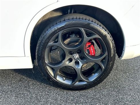 Used 2023 Alfa Romeo Stelvio Veloce image 11