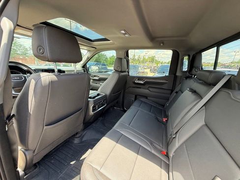 Used 2023 GMC Sierra 1500 SLT w/ SLT Convenience Package AWD/4WD image 26