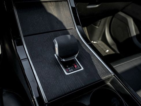 New 2026 Land Rover Range Rover Velar Dynamic SE image 15