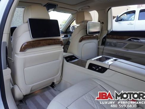 Used 2018 BMW 750i RWD image 97