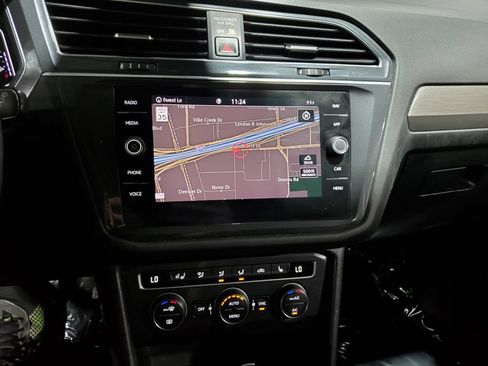 Used 2020 Volkswagen Tiguan SEL FWD image 25