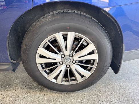 Used 2017 Nissan Pathfinder Platinum w/ Family Entertainment Package FWD image 24