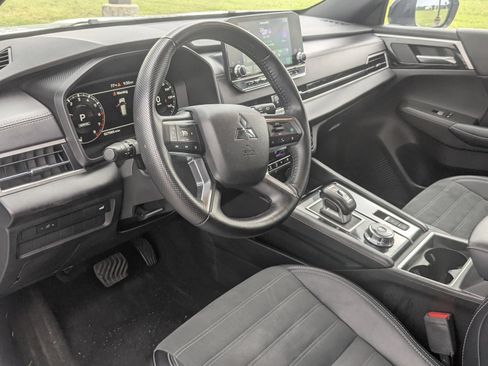 Used 2024 Mitsubishi Outlander SE Black Edition FWD image 15