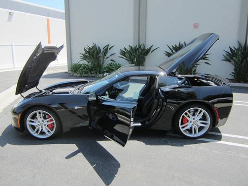 Used 2016 Chevrolet Corvette Stingray Coupe w/ 2LT Preferred Equipment Group RWD image 10