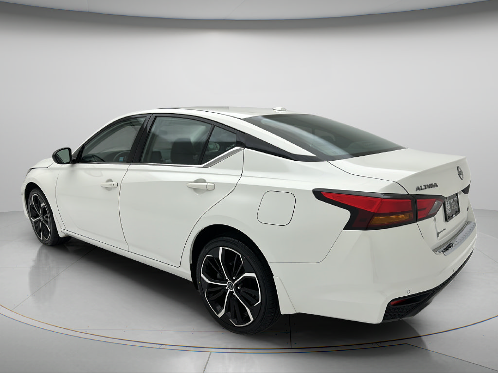 Used 2023 Nissan Altima 2.5 SR AWD/4WD image 4