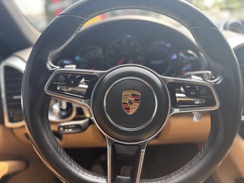 Used 2018 Porsche Cayenne Platinum Edition AWD/4WD image 40