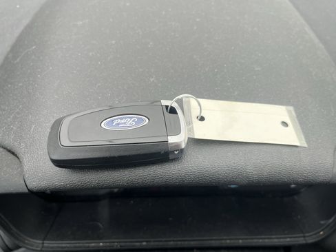 Used 2021 Ford EcoSport SE w/ SE Convenience Package image 9