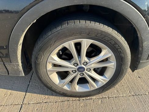 Used 2017 Ford Escape SE FWD image 15