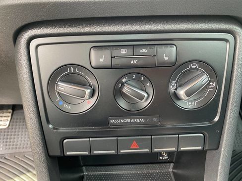 Used 2014 Volkswagen Beetle R-Line image 25