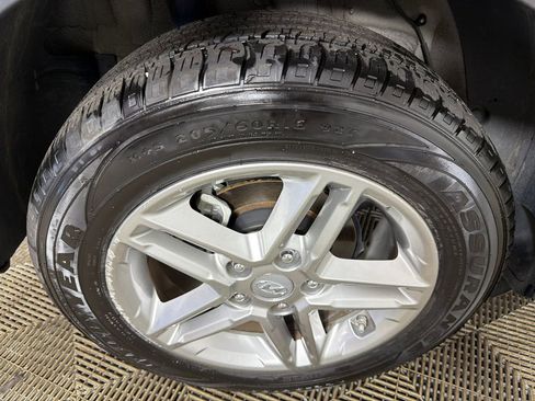 Used 2023 Hyundai Kona SE FWD image 17
