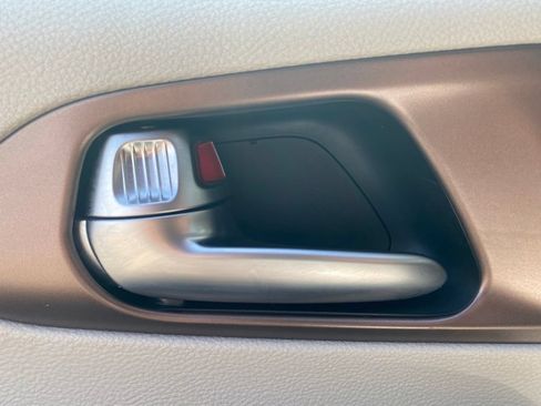Used 2023 Chrysler Voyager LX FWD image 11