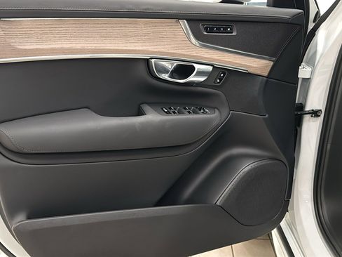 Used 2025 Volvo XC90 B6 Plus image 21