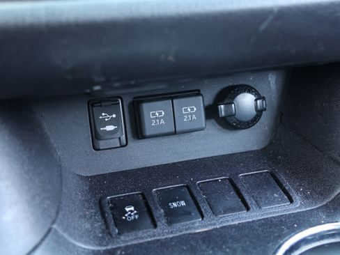 Used 2019 Toyota Highlander XLE image 27