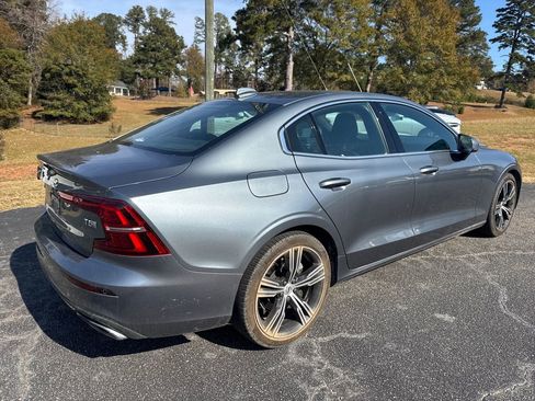 Used 2020 Volvo S60 T5 Inscription image 5