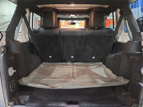 Used 2015 Jeep Wrangler Unlimited Sahara w/ Connectivity Group image 27